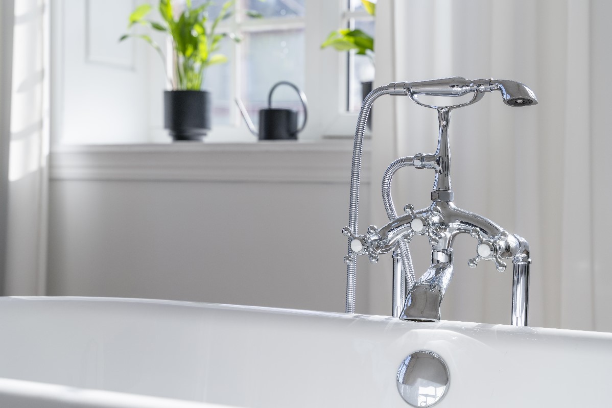 Bath and shower in one – how to arrange it?