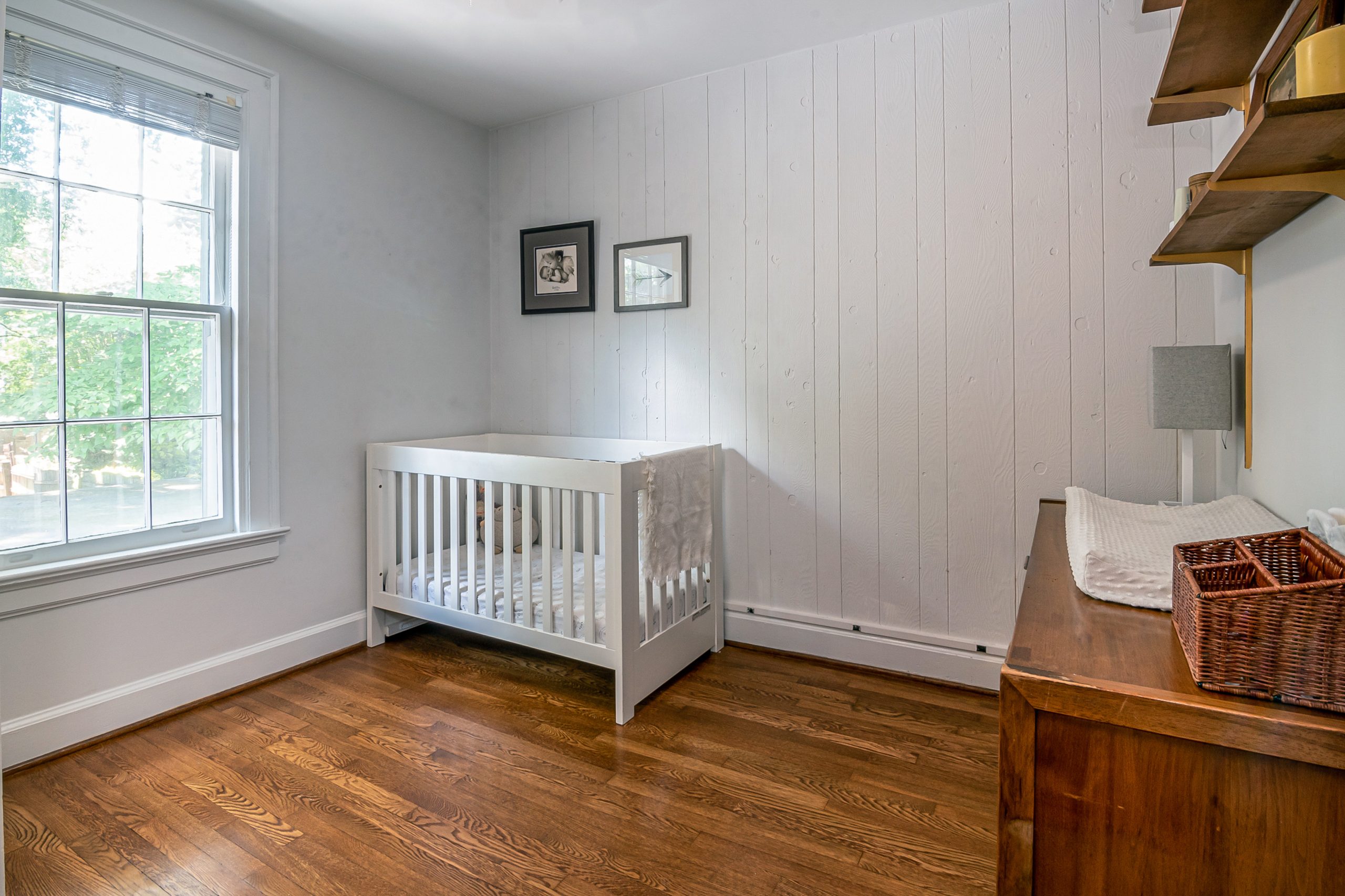 How to decorate a child’s room in the attic?