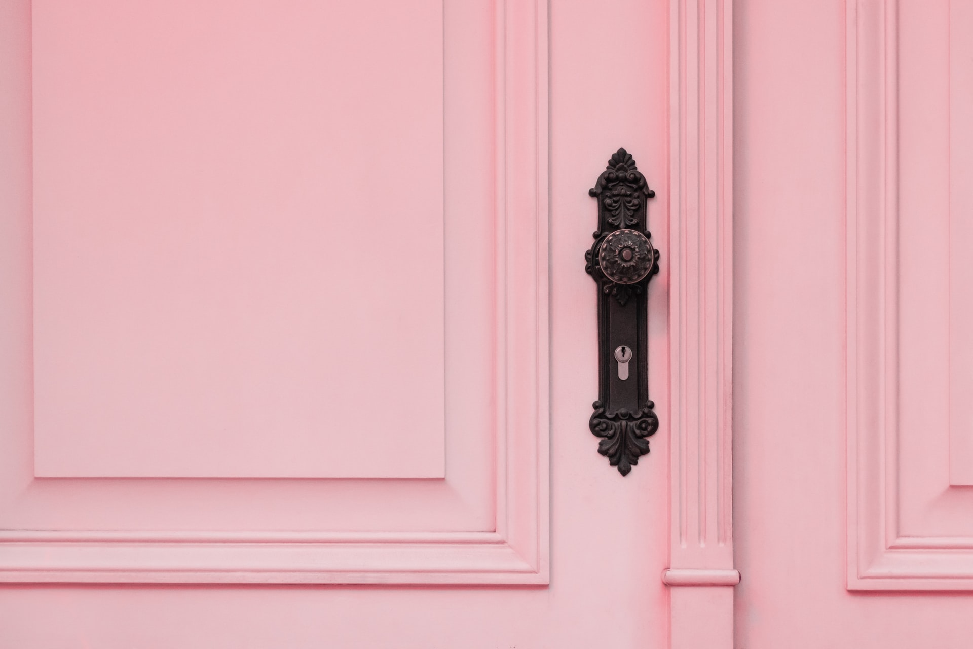This is what you should be guided by when choosing doors for your home