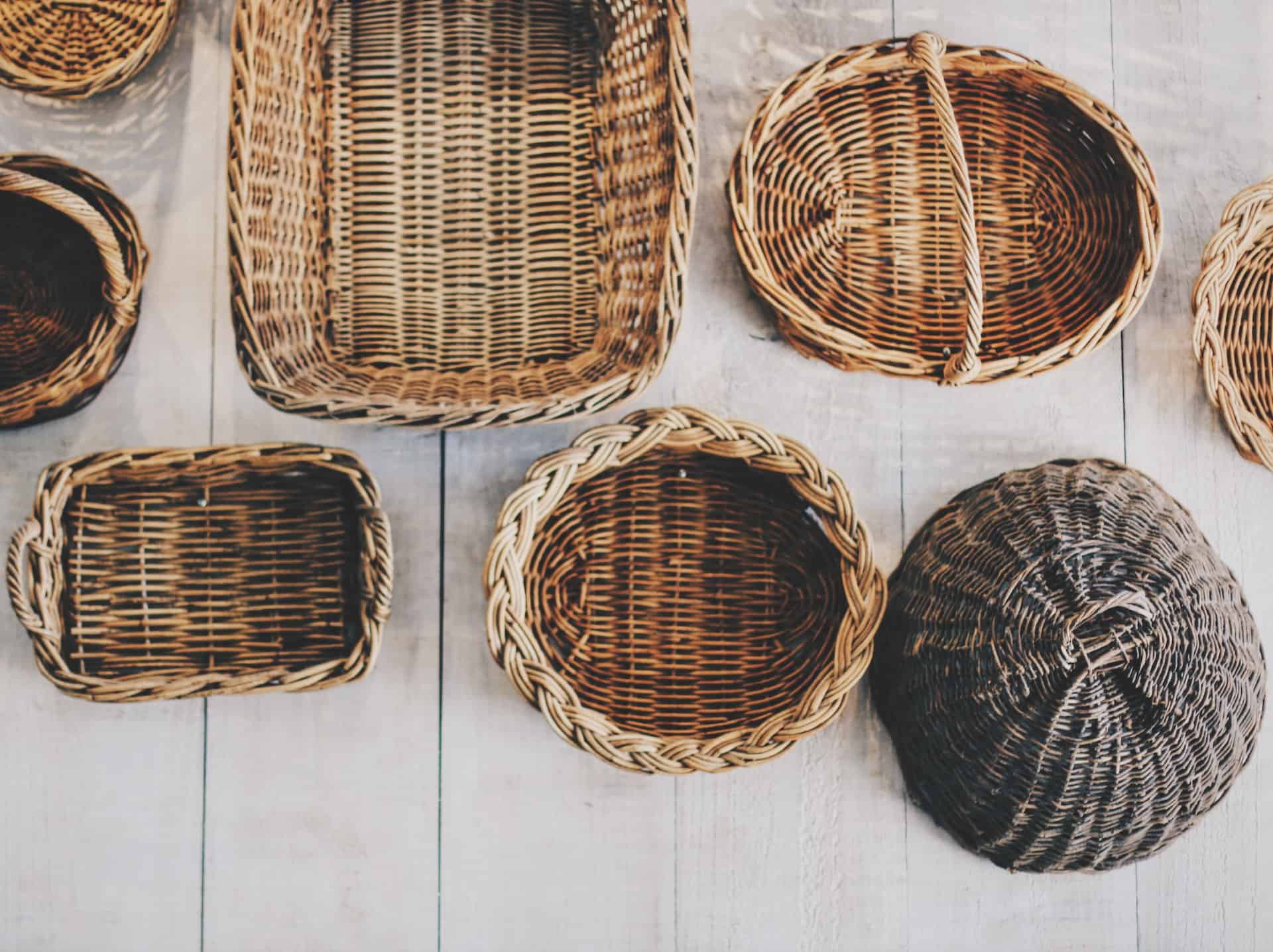 Large Baskets for Shelves: The Best Way to Store Things in the Living Room