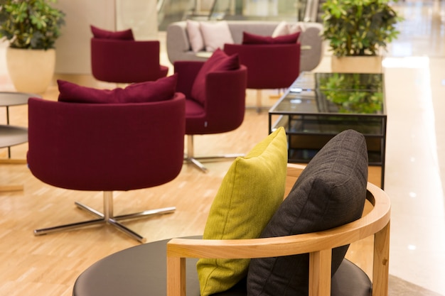 Exploring the Intersection of Comfort and Style in Contemporary Seating Solutions